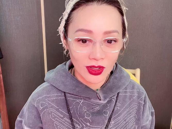 2025年新澳今晚资料大全和宁静一双袜子卖59元与宁静鞋子
